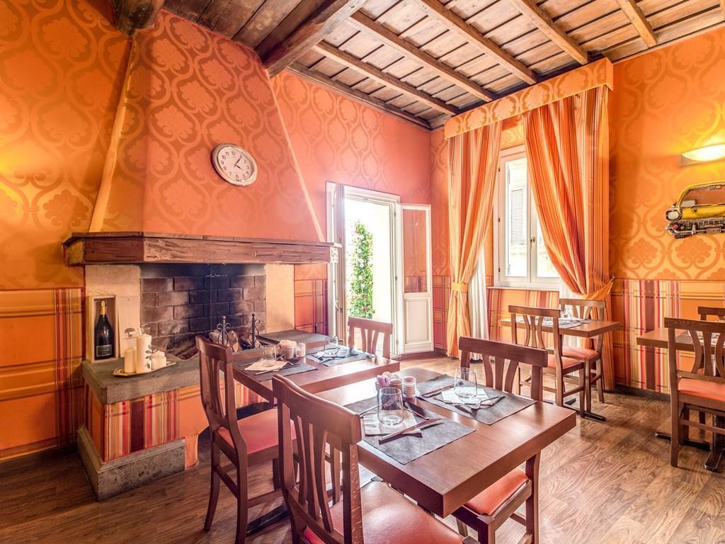 Relais Fontana Di Trevi Hotel 3*