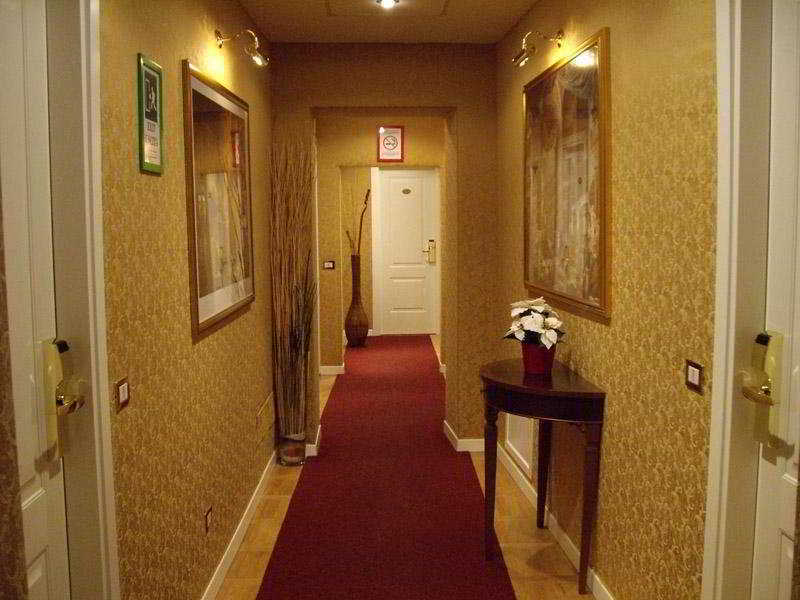 Hotel Relais Fontana Di Trevi 3*