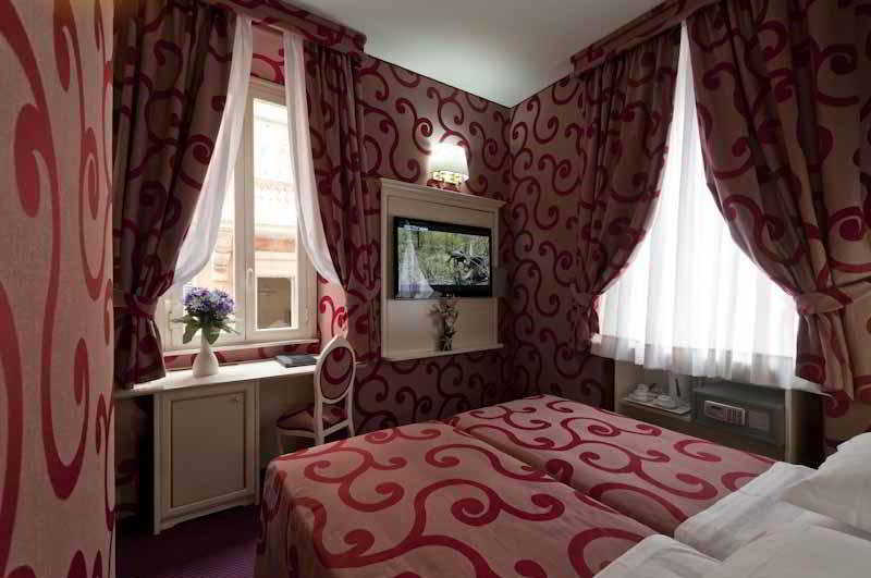 Hotel Relais Fontana Di Trevi 3*